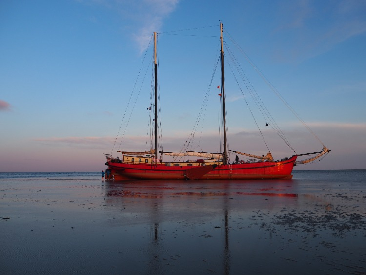 Klipper de Rode Swan foto 1