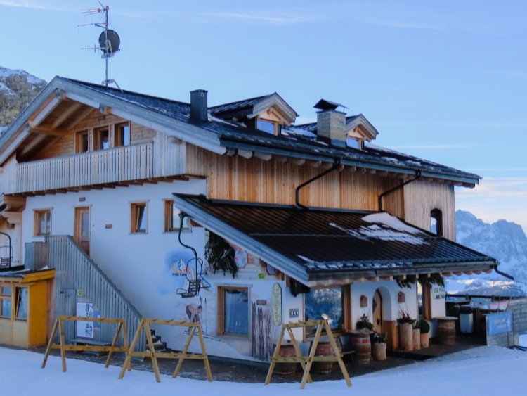 Div. berghutten Dolomieten foto 2