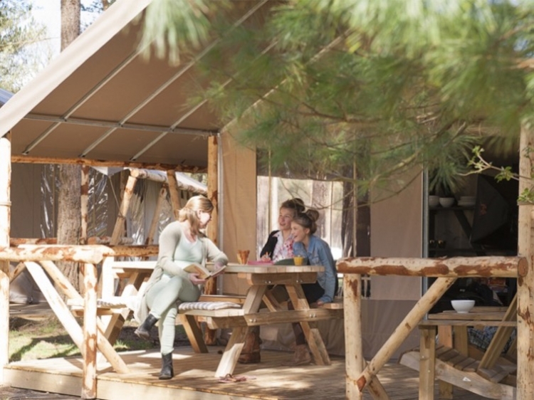 Eenoudervakantie Zomerplezier Kamperen in safaritent