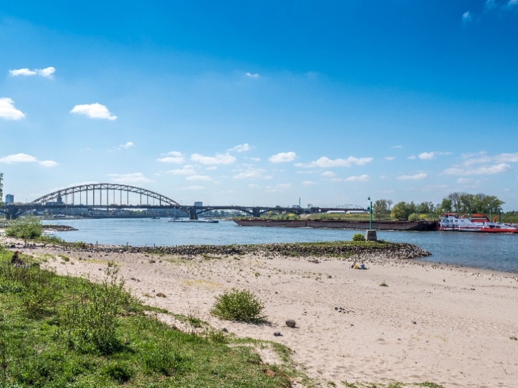 Singlereis Er even tussenuit Tussen Maas en Waal