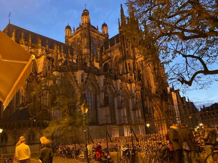 Singlereis Genieten tijdens de feestdagen in Den Bosch incl. 80’s en 90’s party
