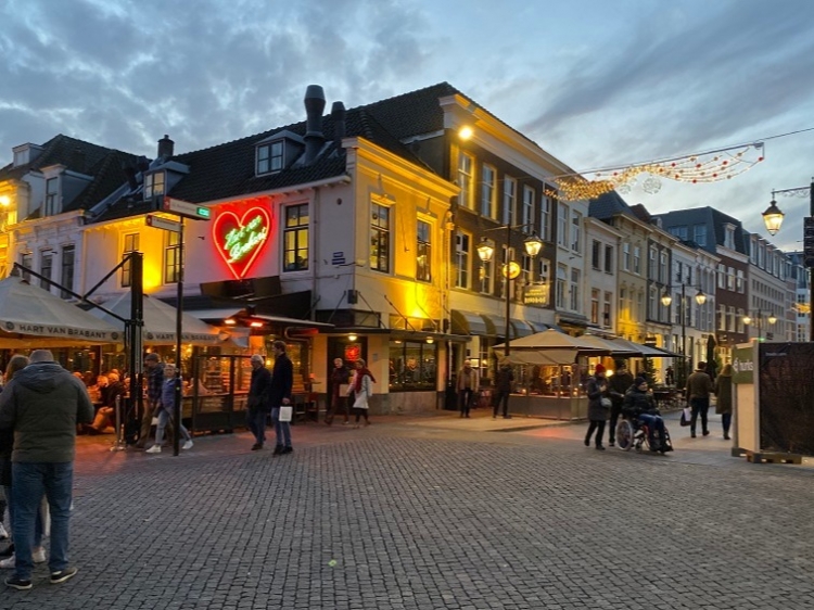 Singlereis Genieten tijdens de feestdagen in Den Bosch incl. 80’s en 90’s party